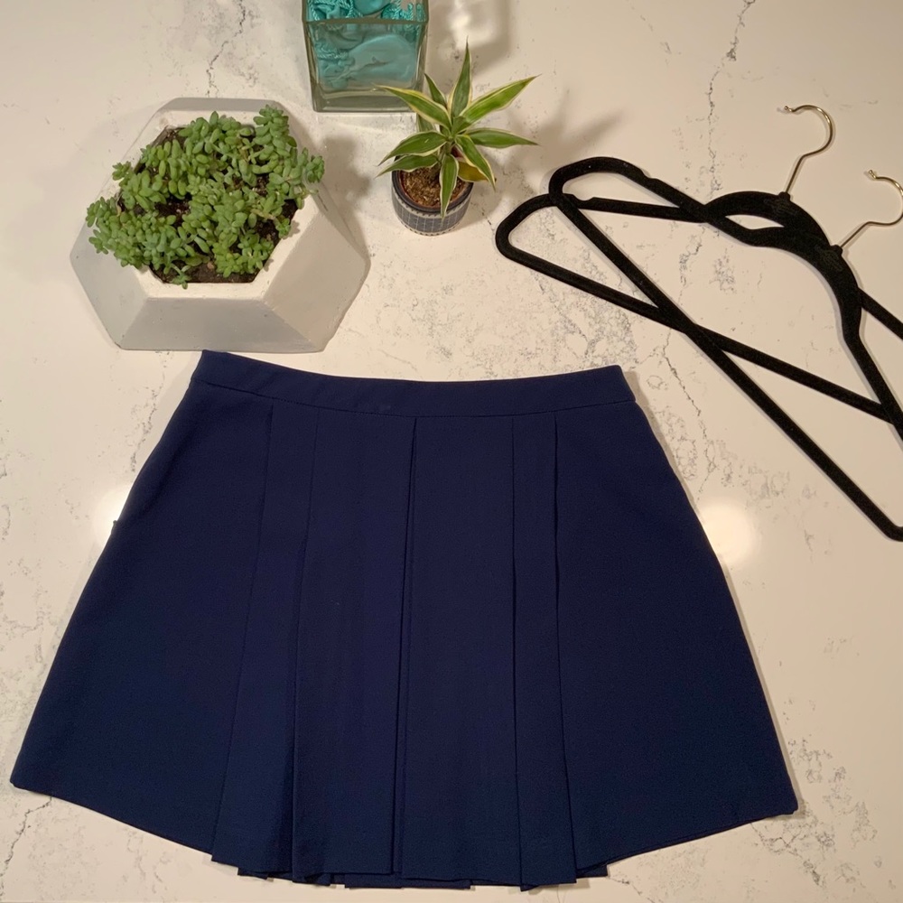 SOLD โ Forever 21 Contemporary Mini Skirt - Picture 3 of 5